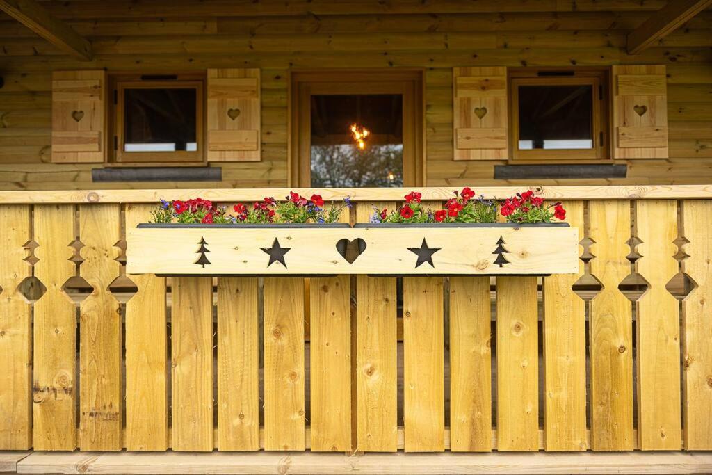 Luxury Log Cabin With A Hot Tub Stone  ภายนอก รูปภาพ