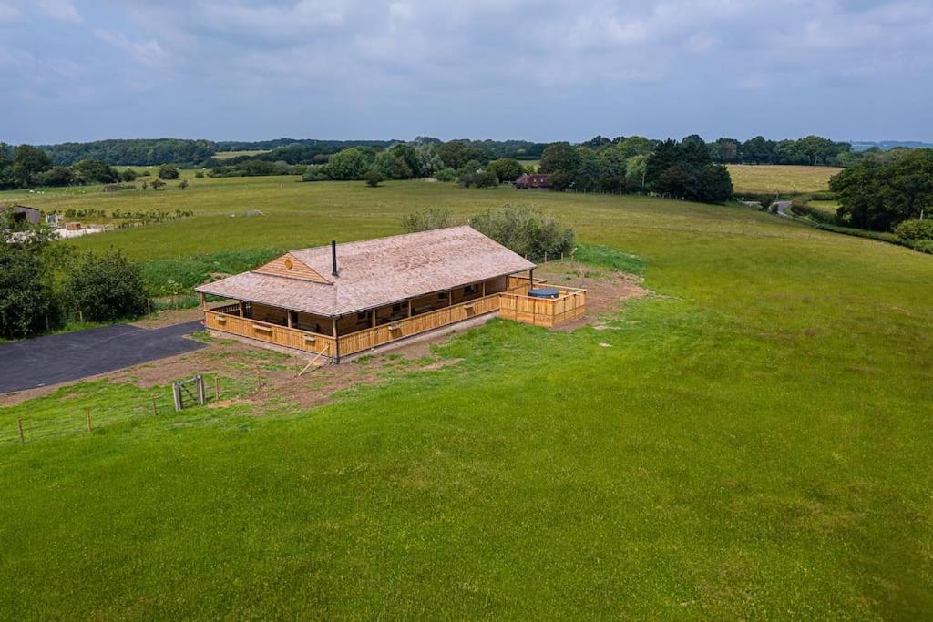 Luxury Log Cabin With A Hot Tub Stone  ภายนอก รูปภาพ