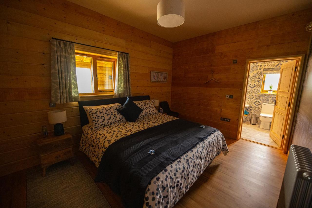 Luxury Log Cabin With A Hot Tub Stone  ภายนอก รูปภาพ