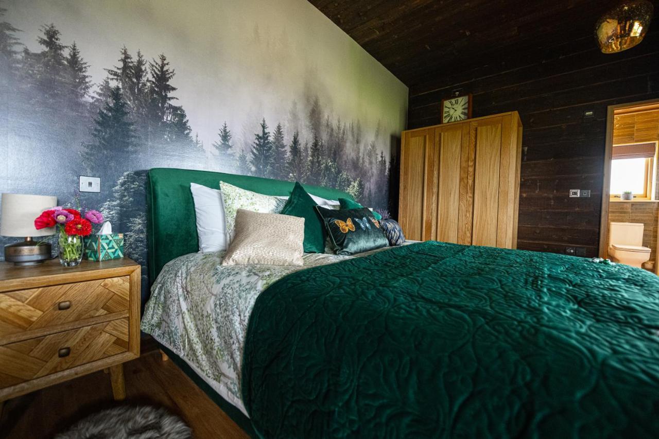 Luxury Log Cabin With A Hot Tub Stone  ภายนอก รูปภาพ