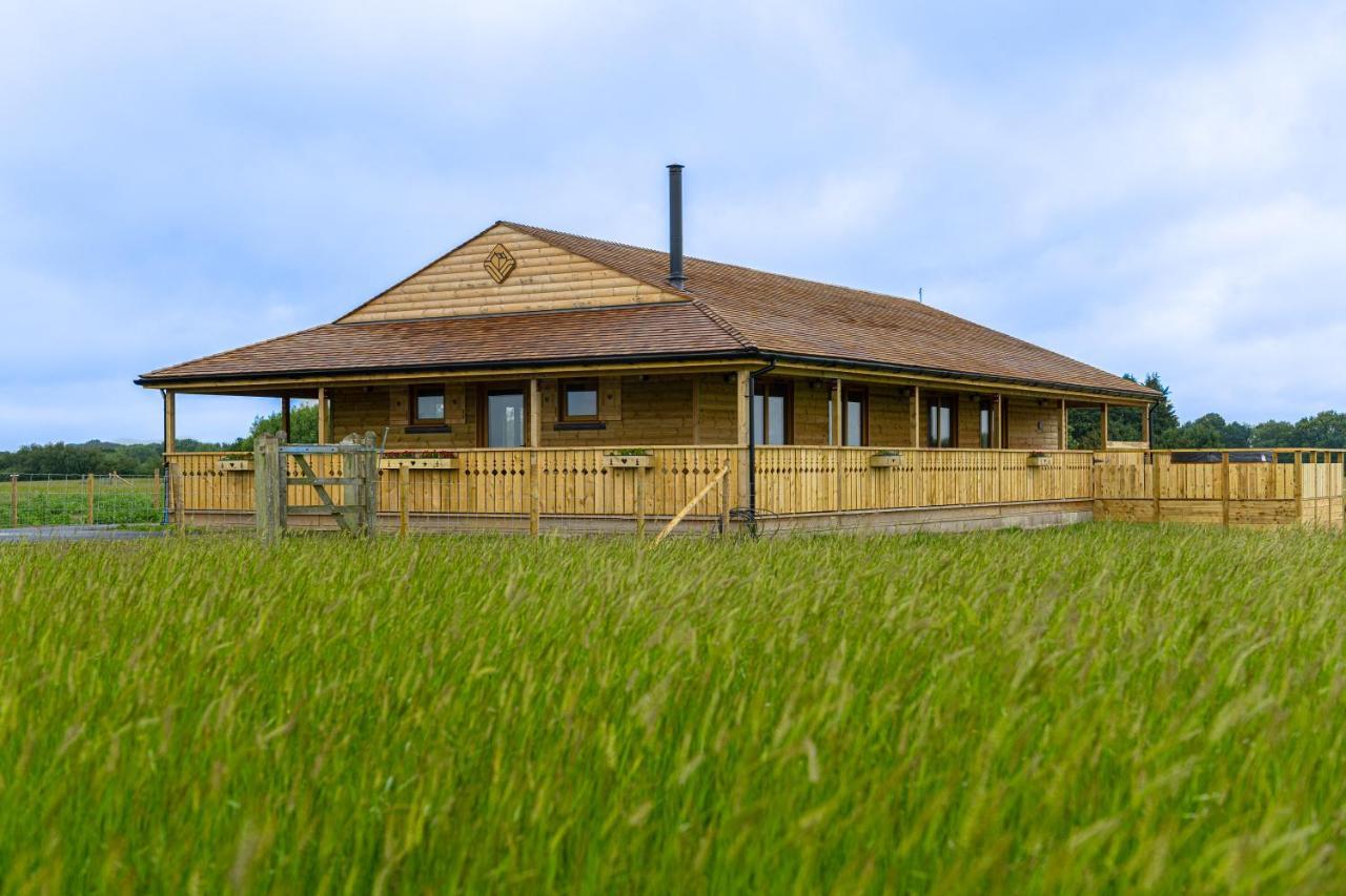 Luxury Log Cabin With A Hot Tub Stone  ภายนอก รูปภาพ